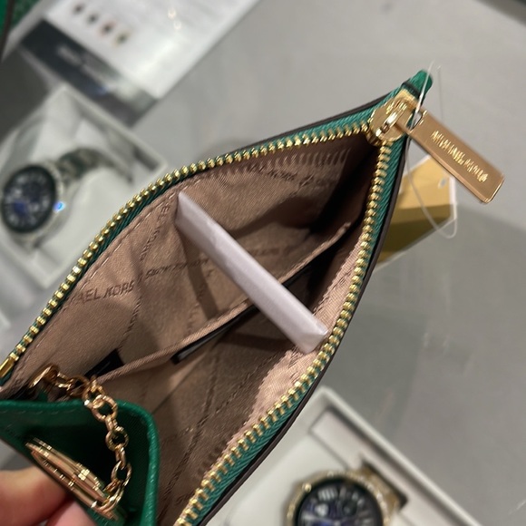 MICHAEL KORS SMALL TOP ZIP COINPOUCH WITH ID PALMETTO GREEN COLOR
NWT - Picture 4 of 16